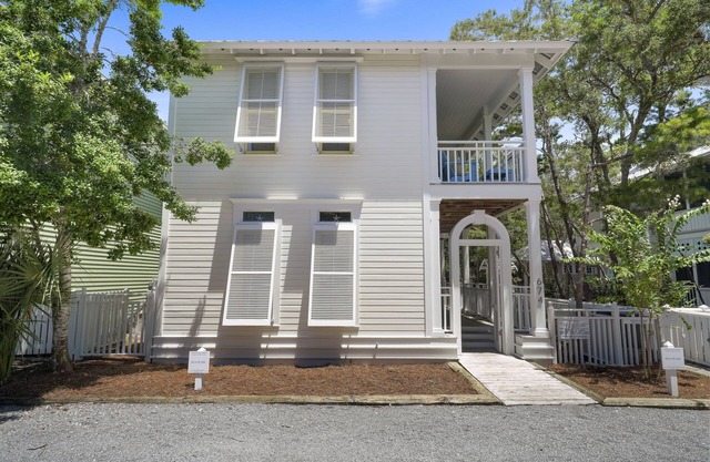 Luxury Accommodations in the Heart of Seaside, FL + 2 Adult Bikes!