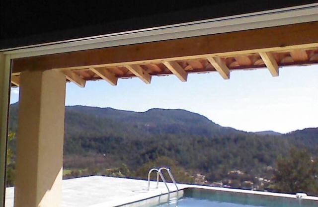 villa de lujo con aire acondicionado y piscina climatizada, cerca del circuito de Castellet