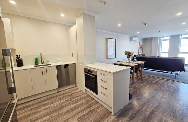 Luxury and Bliss - Newtown Central, City Fringe!