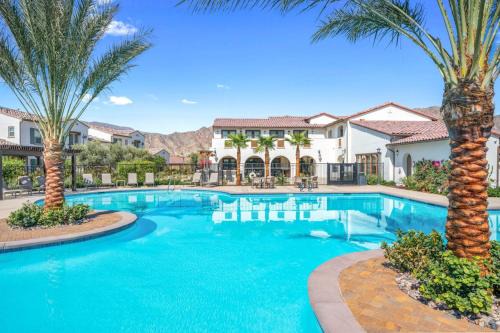 Luxury and comfort throughout Pool Spa Putting Green