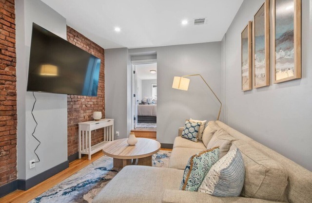 Luxury and Modern Stay Near Hoboken+Skyline Patio