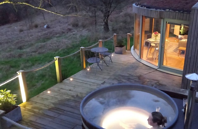 Roundhouse and Hot Tub
