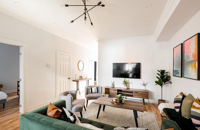 Luxury and spacious & Yard Patio Downtown+OLD Port + Free Parking +1min Metro