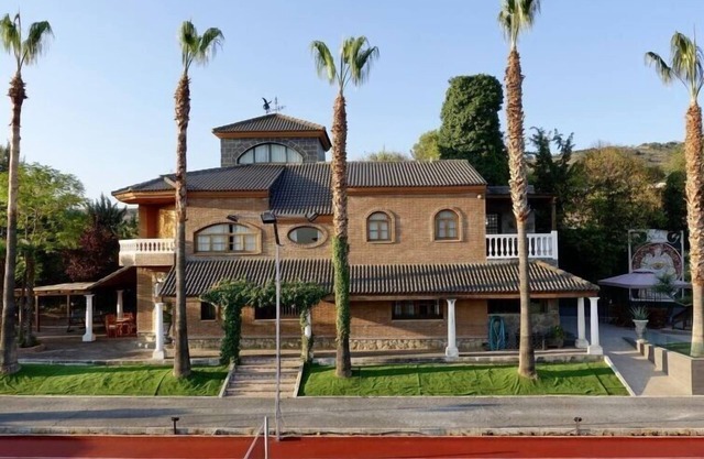 Luxury Andalusian Villa | El Balcon | 7 bedrooms | Tennis Court | Pool Table | Baena