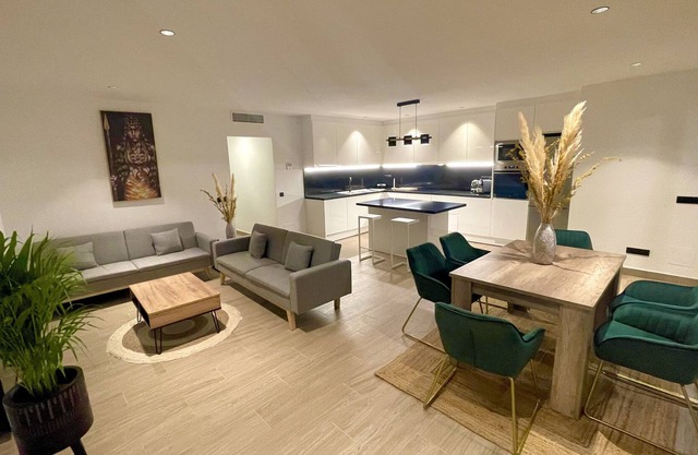 LUXURY APARTMENT MARINA BOTAFOCH