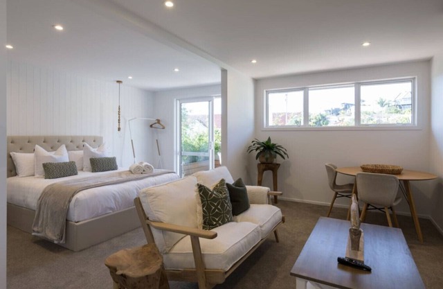 Luxury Apart, Balcony & Seaviews, Full Laundry, Kitchen & Heat Pump