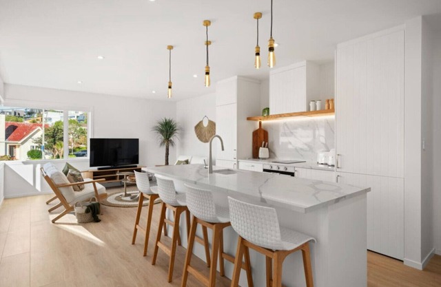 Luxury Apart, Seaviews & Balcony, Full Kitchen & Heat Pump