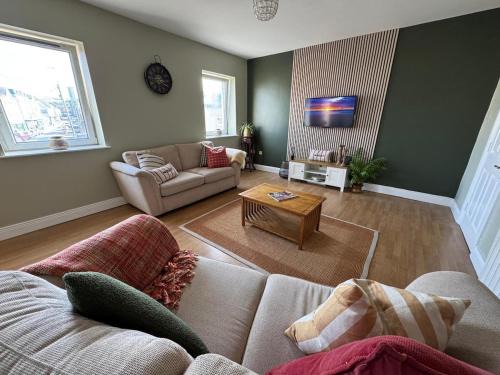 Luxury Apartment 1 min to Beach
