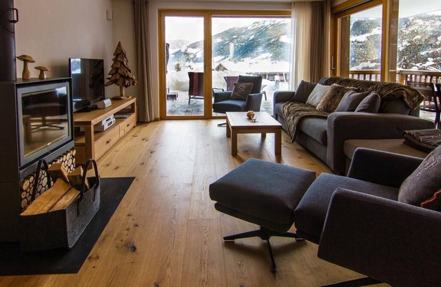 Luxury Apartment, 2 Bedrooms with Jacuzzi Chalet Rahas A Grimentz - By Mrs Miggins