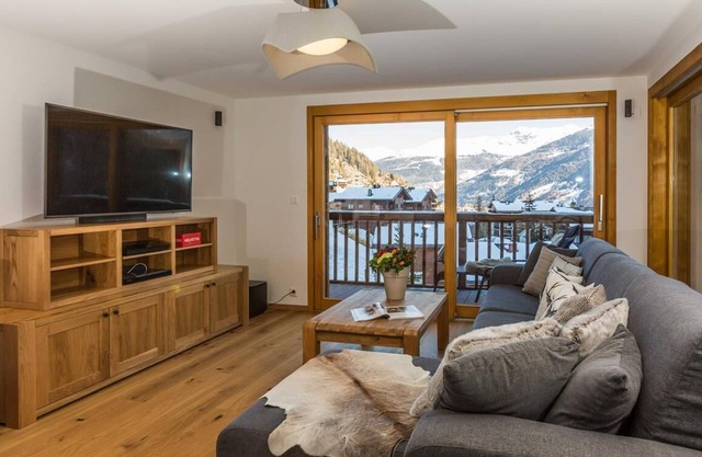 Luxury Apartment, 3 Bedrooms with Jacuzzi Chalet Rahas A Grimentz - By Mrs Miggins