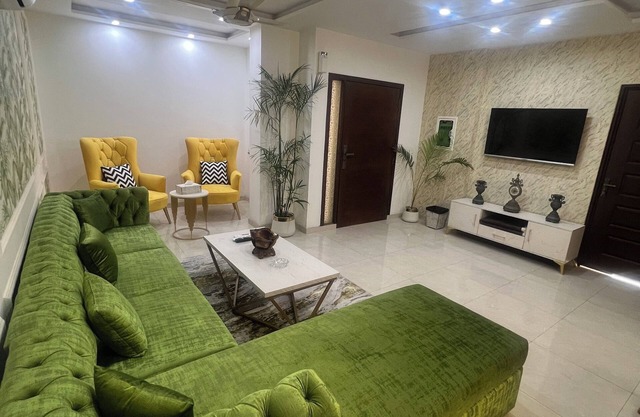 Luxury Apartment,Central Lahore,Free Parking, free wifi, near all Attractions.