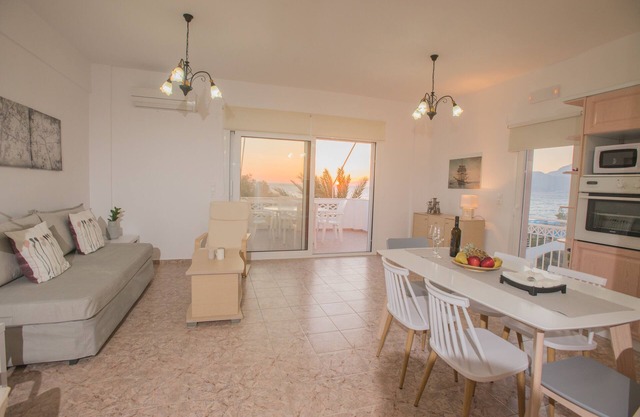 Kalamaki Riviera Luxury Apartment