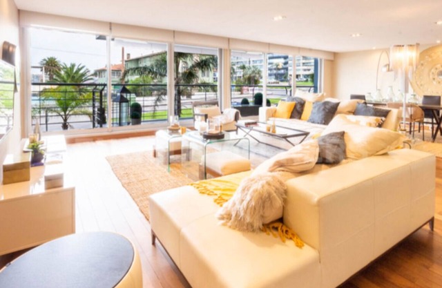 Departamento de Lujo en Rambla Puerto del Buceo