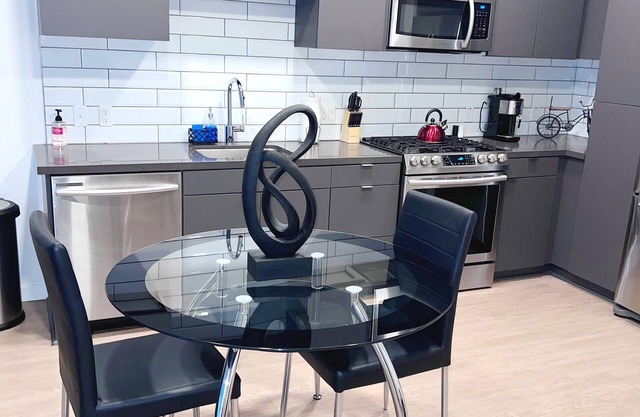 Luxury apartment minutes to beach