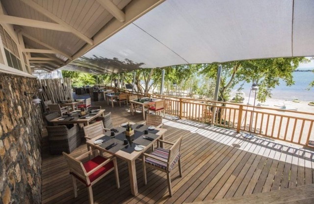 Apartamento de lujo para 6 personas. Con vistas al mar y acceso a una piscina.