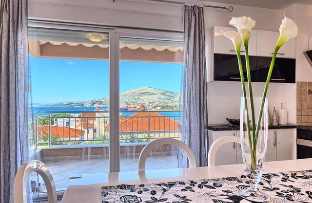 Luxury Apartment Okrug Gornji With Sea View and Pool