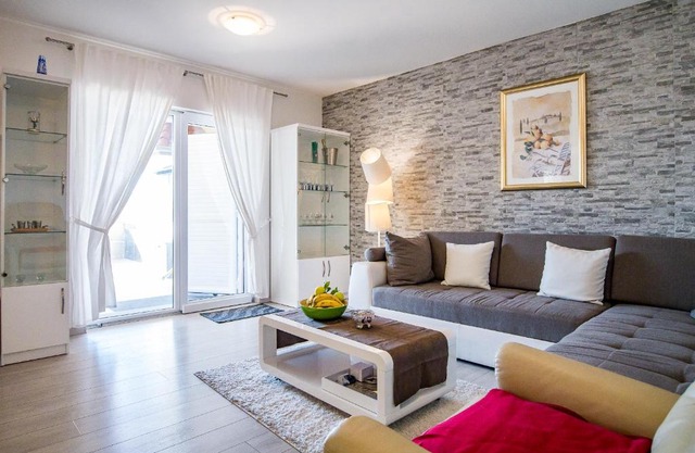 Luxury Apartment Stipe
