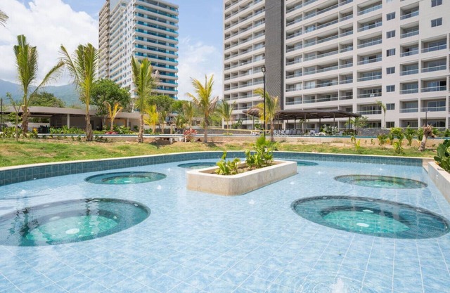 Luxury apartment with ocean view, pool and beach
