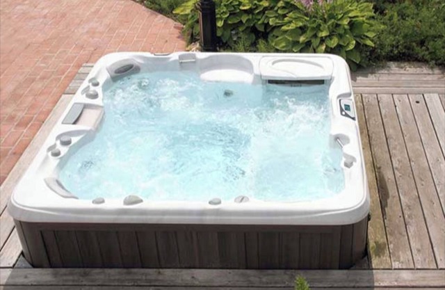 Luxury apartment with jacuzzi.