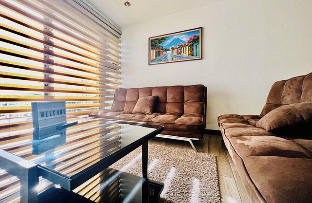 Luxury Apt near airport