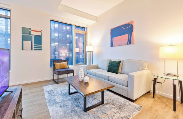 Luxury Apt Heart of Seaport with Gym