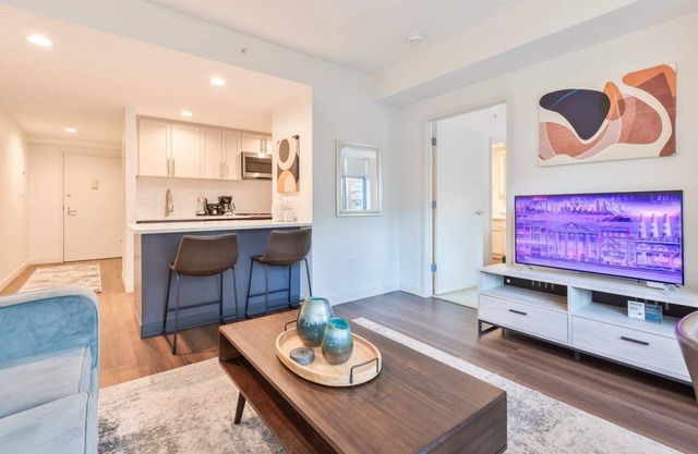 Luxury Apt Near Kendall Square with Courtyard