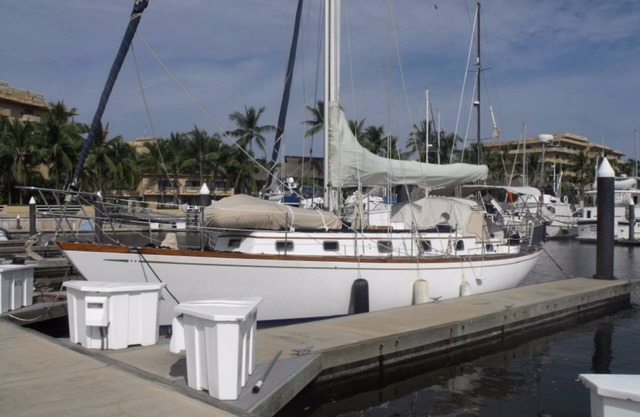 LUXURY AT THE DOCK......and we’re Pet Friendly!! One Minute Walk To The Beach.