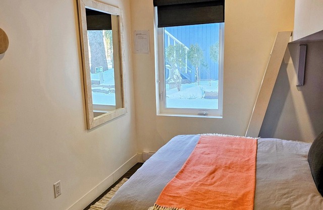 Luxury Bed and Breakfast 2 bdrm Chalet unit w/ private yard, hottub walk to ski.