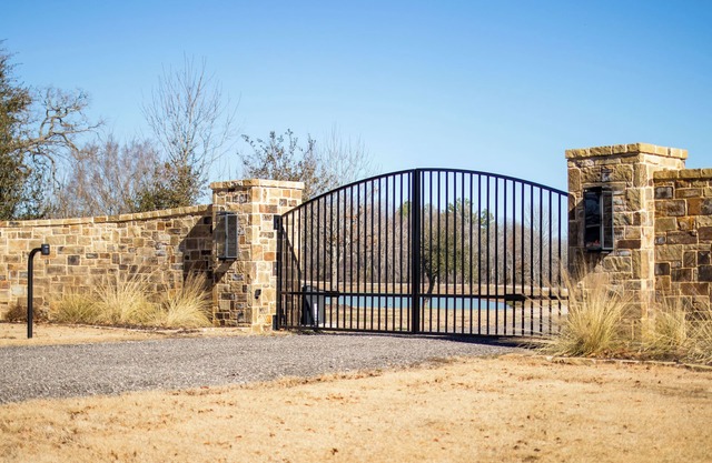 Luxury Barndominium Retreat- near Canton, Private!