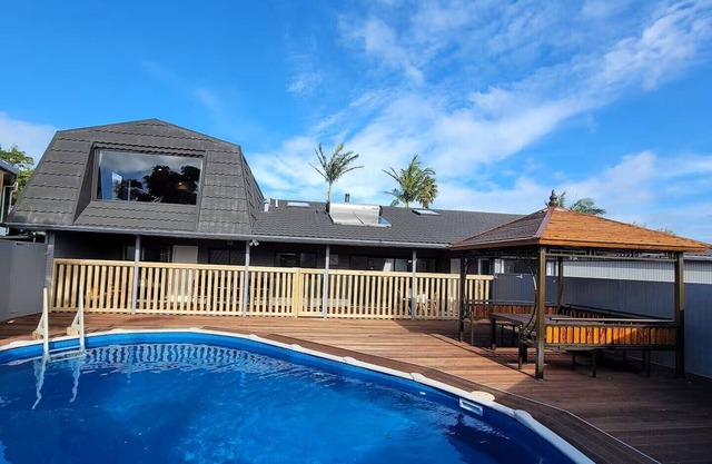 Luxury Bay Vacation Home with 5 Ensuites