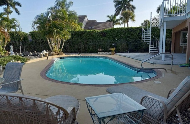 Luxury Bayview Wellness Retreat w/Pool, Salt-Water Jacuzzi, Hot Tub...+ more!