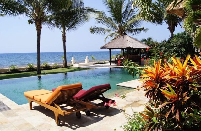 Luxury Beach Front Villa con piscina de borde infinito, personal y vistas impresionantes!