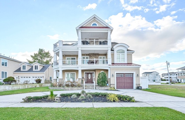 Luxury Beach Front Estate With Pool & Hot Tub Sleeps 16