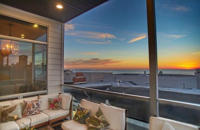 Luxury Beach Townhouse with Panoramic Ocean Views