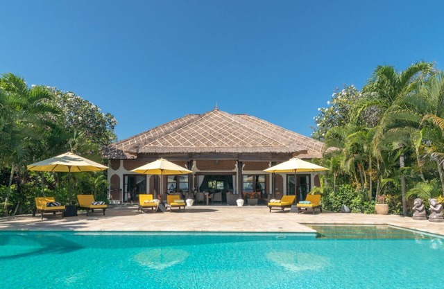 Villa CERAH, Holiday villa justo en la playa y el mar, con piscina privada