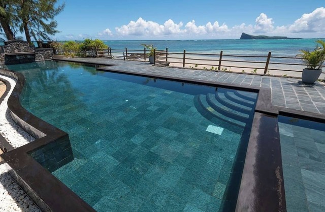 Luxury beachfront duplex, Coin de Mire view / 3Bed