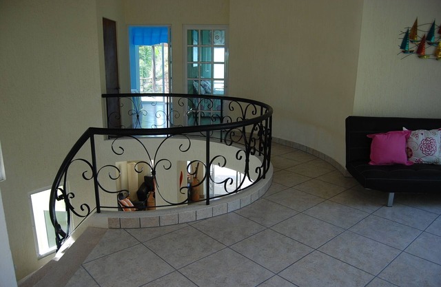 LUJOSA Casa de 3 dormitorios frente a la playa con Casita (4to dormitorio en Casita)