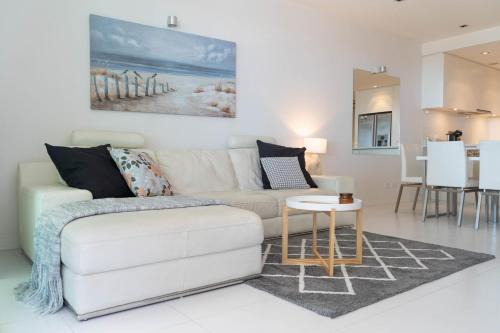 Luxury beachfront apartment at The Breeze - Free Wifi