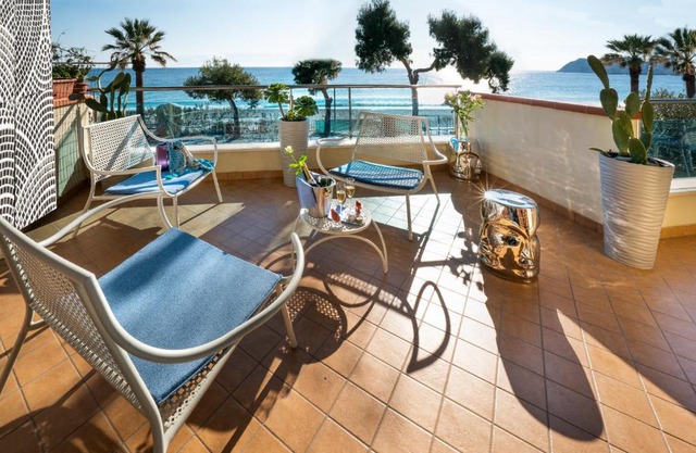 Luxury Beachfront Apartment Taormina Pool and Parking