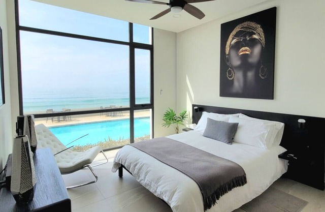 Condominio de lujo frente al mar 2 Recamaras + Piscina y jacuzzi