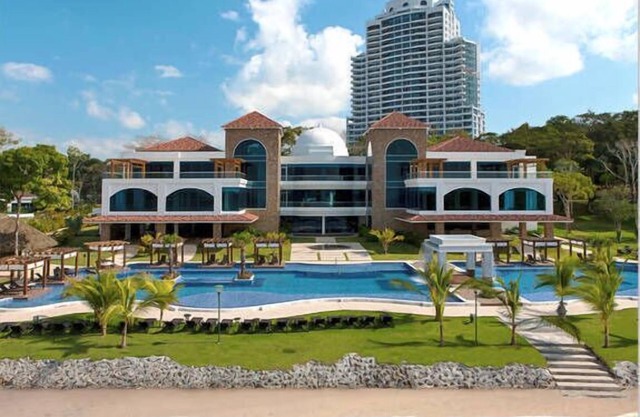 Lujoso Apartamento Frente al Mar en Playa Bonita, mejor localización de Panamá