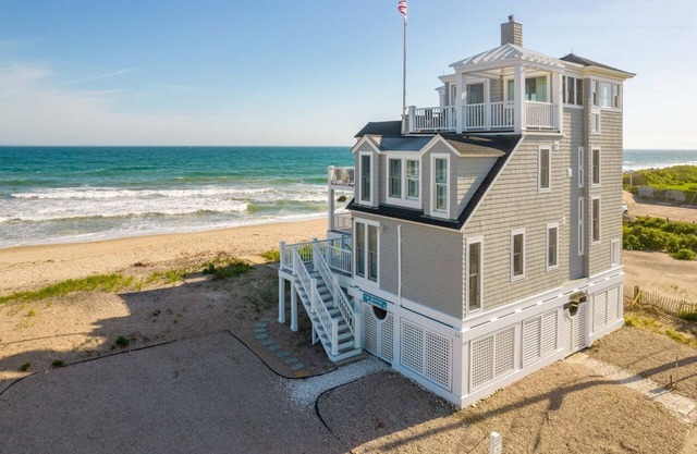 Luxury Beachfront Home in Green Hill, sleeps 10