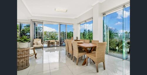 Luxury Beachfront Penthouse Dunk Island Views & Prime Village Location