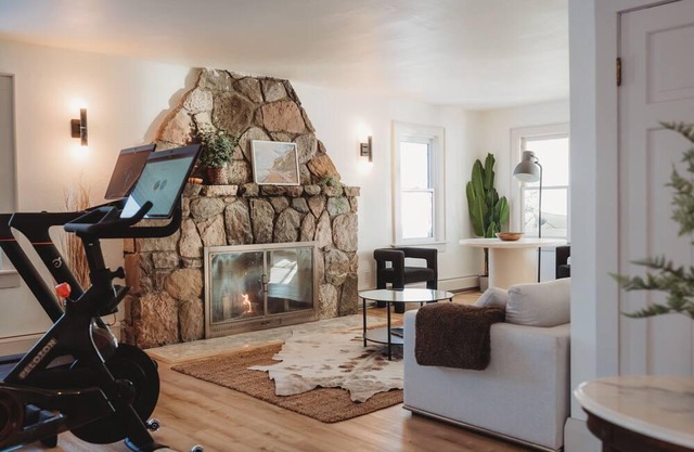 Luxury beachfront retreat w/hot tub - Sleeps 14