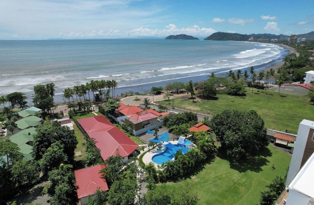 Private Beachfront Resort – 13BR,Pool , Chef’s Kitchen & game room