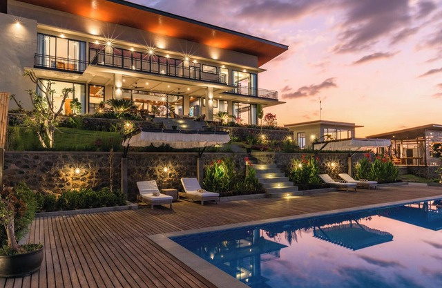 Luxury & Beautiful Dream Getaway Villa In Lovina