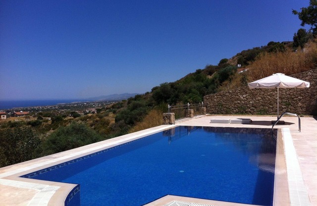 Lujo Bellapais Villa con piscina privada y vistas panorámicas al mar Nr Kyrenia