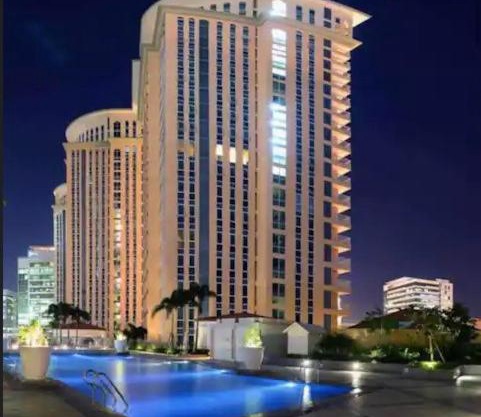 Luxury BGC Condo in Taguig, McKinley - Covered Parking and WiFi FREE