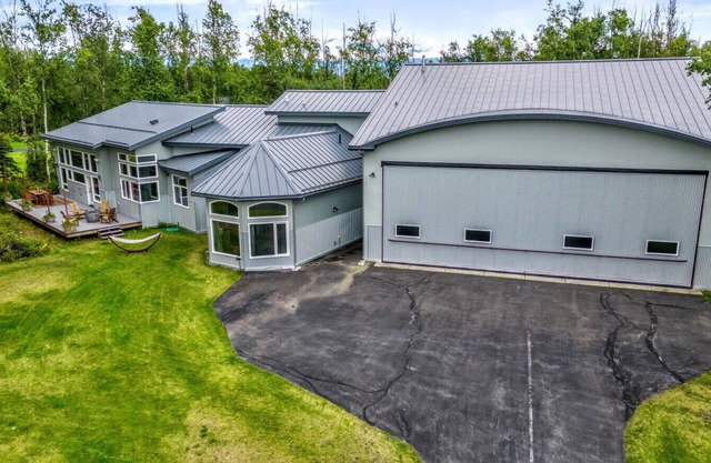 Luxury Billiard Room & Bar~Wolf Lake Airport Home