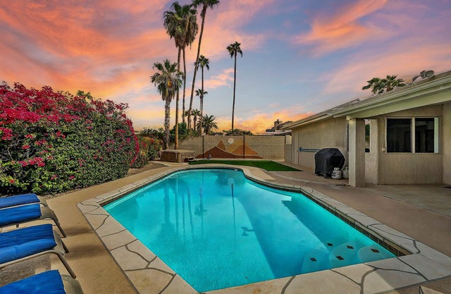 Mins to Kierland / Scottsdale Qtr & Golf Courses! Piscina climatizada, bañera de hidromasaje, mesa de billar
